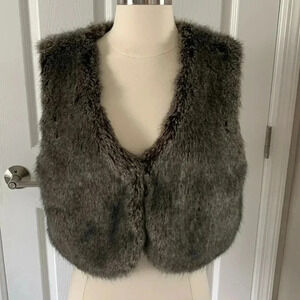 Cejon faux fur crop vest size large